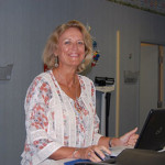 Dr. Cynthia Larroquette-Voelker MD