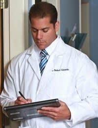 Dr. Robert S Almeida, DC