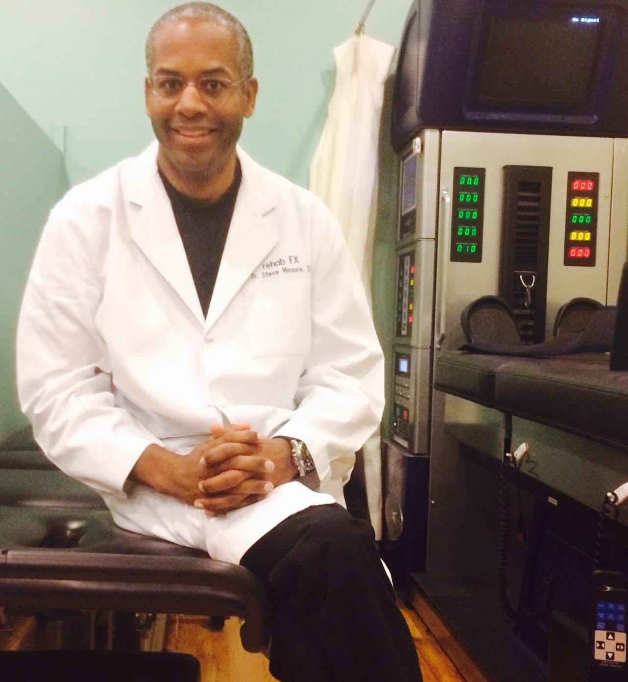 Dr. Steve L Minors, DC