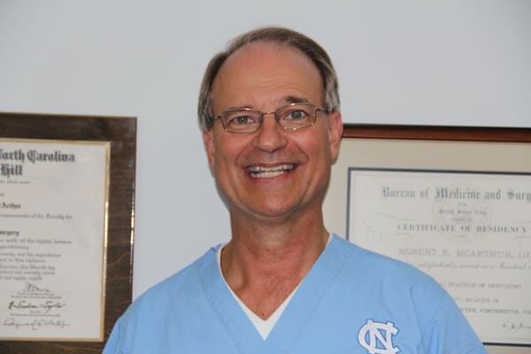 Dr. Robert E Mcarthur, DDS
