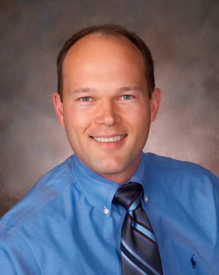 Dr. Wyn D Steckbauer, DDS