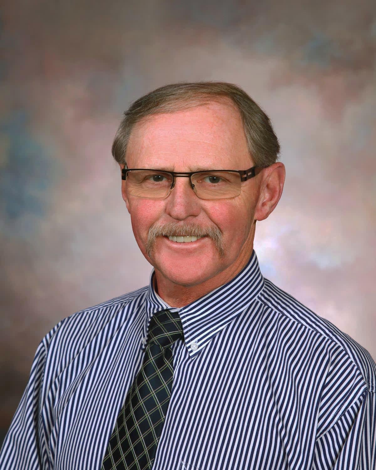 Dr. Lynn R Gabe, OD