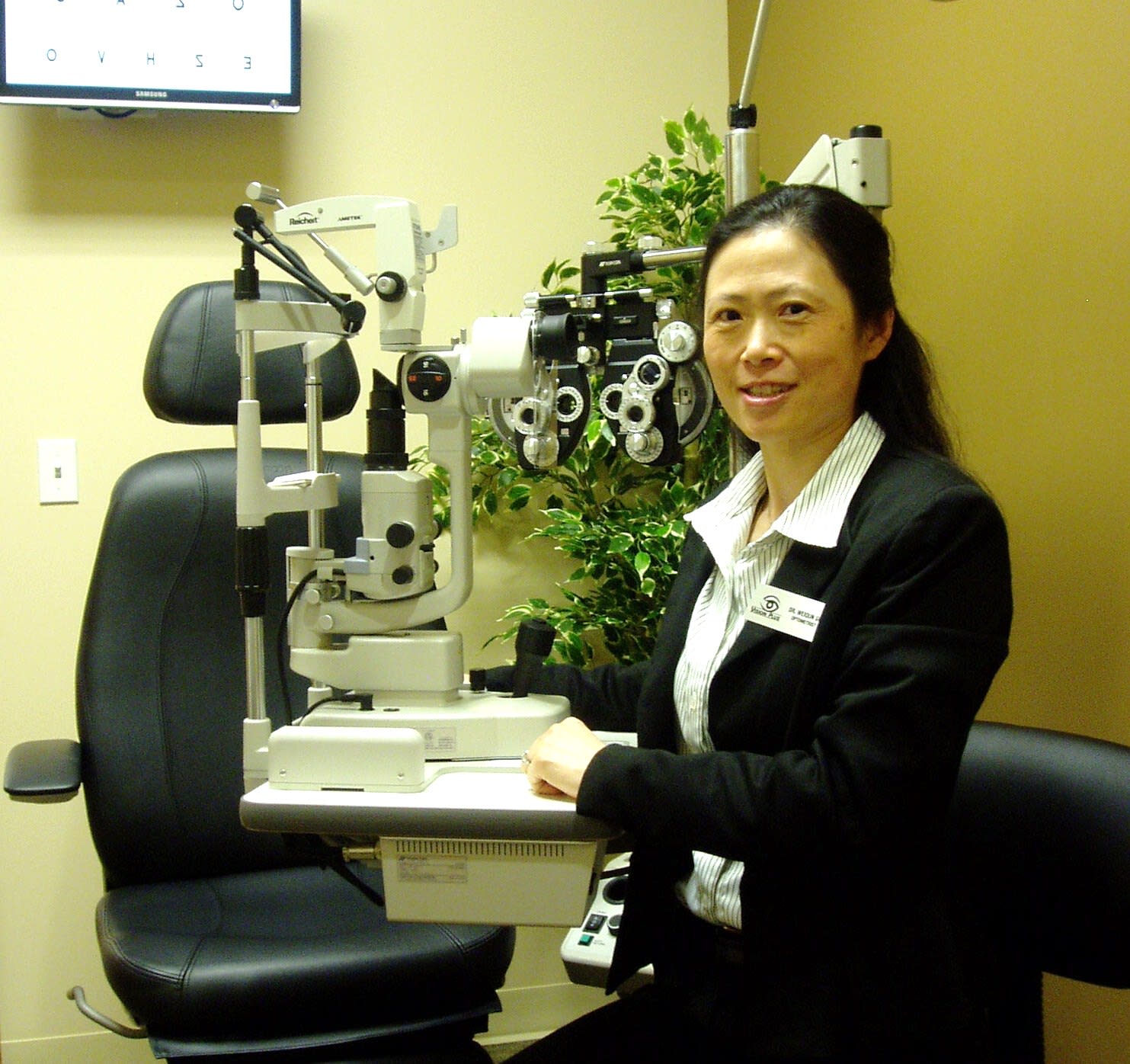 Dr. Weiqun Guo, OD - Tukwila, WA - Optometry