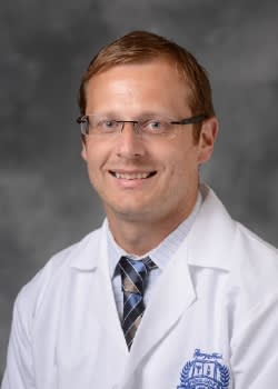 Dr. Dominik Starosta, MD - Detroit, MI - Critical Care Medicine, Internal Medicine, Pulmonology