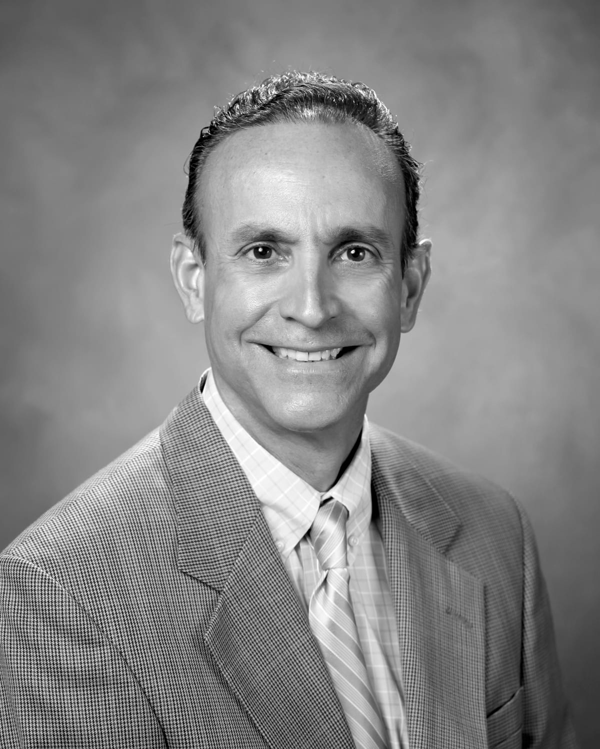 Dr. Manuel Carro, MD